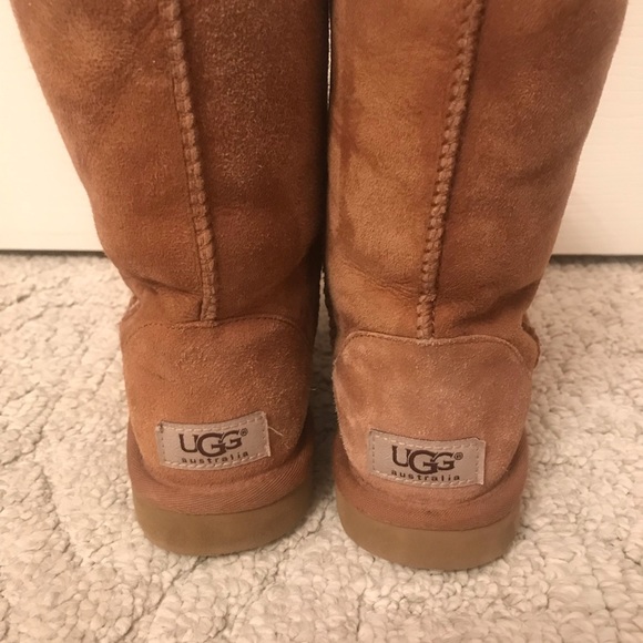 Classic UGGs Sz 5 Excellent Condition - Picture 2 of 6